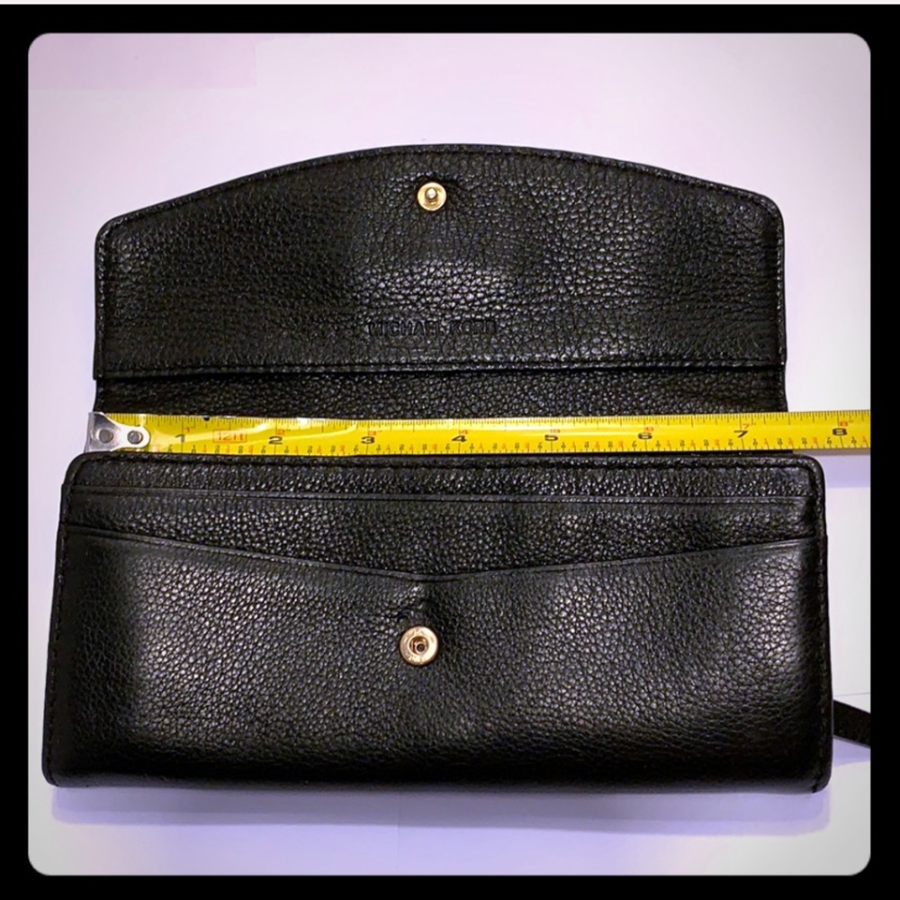 GentlyUsed Micheal Kors TriFold Leather Wallet - Picture 4 of 8